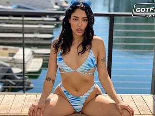 GOTFILLED Vanessa Sky has a hungry box