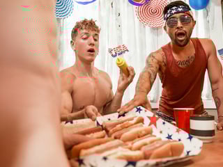 Fourth of July a la gay porn - Finn Harding and Felix Fox