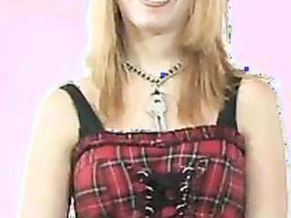 Extra looking blonde on her first casting