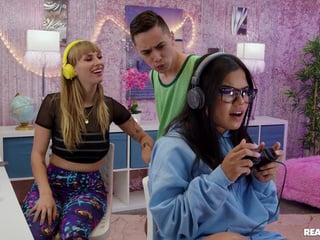 Gamer girl fucks bestie's boyfriend during streaming! - Angel Youngs