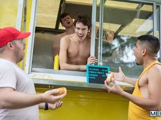 Workday going faster with a quick bareback fuck - Finn Harding, Chris Cool