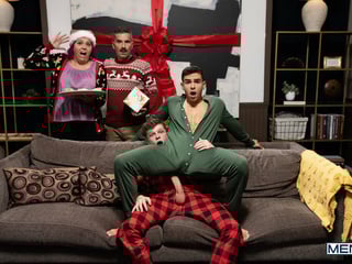 Gay christmas spirit - Damian Night , Jake Preston