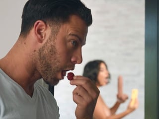 Curvy Chick LaSirena69 Cheats On Her Boyfriend With Roomie