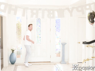 Long-Haired Brunette Blows 4 Facial