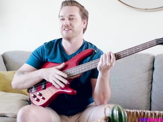 Guitar Master's Grand Salami Enters Tight Stepsister