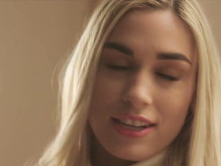 VIXEN Sneaky Mick Slides into Deliah's DMs & Pussy