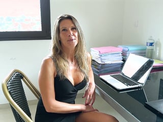 Milena, 40, assistant photographer!