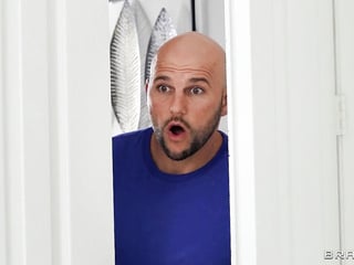 Squirting in Voyeur XXX w Hung Rommate Porn by : BRAZZERS