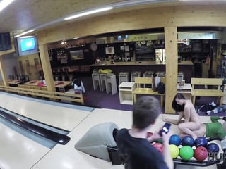 Guy penetrates attractive beauty while cuckold plays bowling