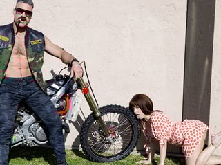 Kiara Edwards - Muffstache