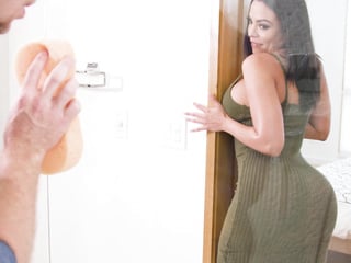 Perfectly sexy MILF wants a dick in her ass