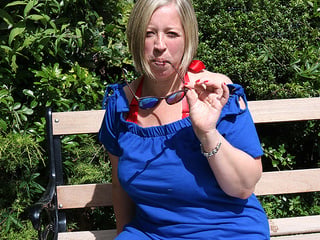 Chubby mature lady playing with her pussy in the garden