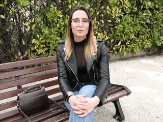 Pam, 25, sports coach in Manosque!