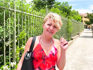 Daisy, 25 years old, medical secretary in Lyon: a little bomb!