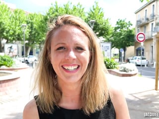 Julie, 30 years old, executive assistant in Lyon!