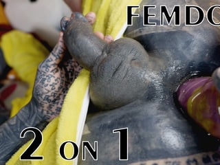 Anuskatzz, Missflora, and Lilylu have some cosplay anal fisting fun