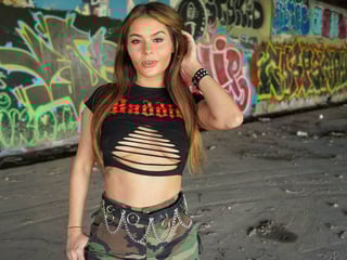 Busty skater chick wants new dick to ride