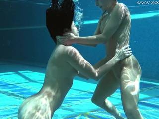 American and Russian chicks Jessica and Lindsey