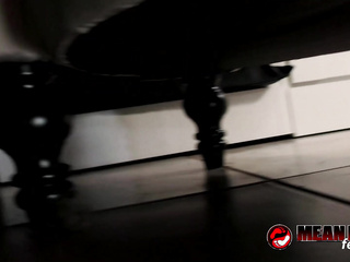 Queen Gia Love Corners You To Smother You With Her Feet