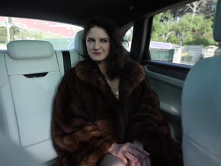 Francesca, 30 years old, translator speaking four languages!