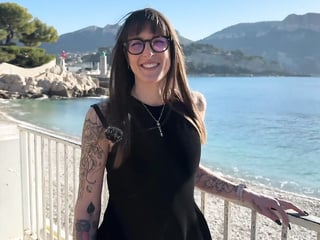 Lady, 37 years old, tattoo artist in La Ciotat!