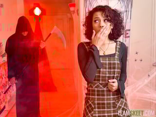 Cums Knocking On Pussy's Door