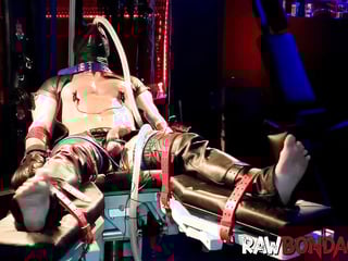 Jock engage in painful ball tied and deepthroating session