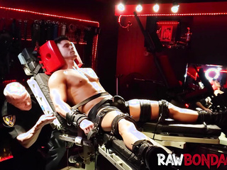 Willing sub gets into a bondage and endure pain for pleasure