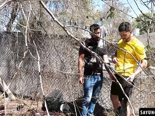 Rodrigo El Santo and Fer Froma bang each other while waiting