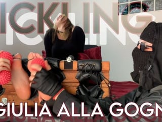 GIULIA'S FIRST TIME WITH TICKLING ( Smartphone Version )