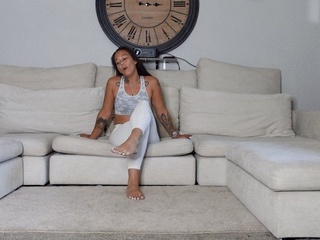 MEIKO'S YOGA GIRL FOOTJOB