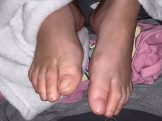 ANOTHER JERK OFF OVER BARE TOES - FULL HD