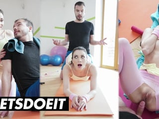 Valentina Bianco Spreads Legs for Gym Cock