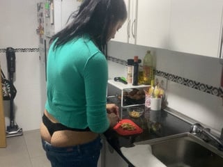 buttcrack in jeans when i cook