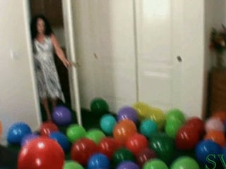 Hot Smoking Granny Pops Balloons ( PART 1 )