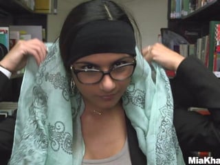 Seductive Mia Khalifa Reveals Her Body