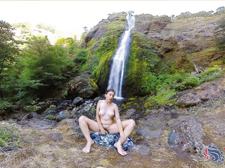 Hot hiker goes solo