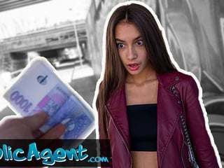 Beautiful Brunette's Outdoor Fuck