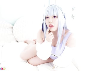 Teasing professional Natsumi Hayakawa flashes a pussy