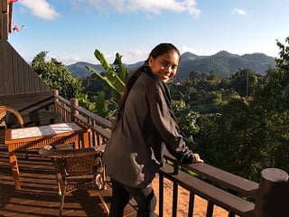 Amateur Asian teen GF sucks her boyfriends big dick back in the hotel